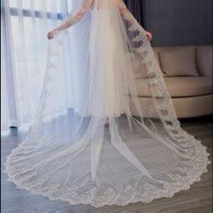 Ivory beautiful veil (BRAND NEW)